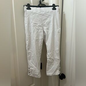 White cropped capri pants